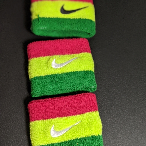 Nike arm bands - Picture 3 of 3
